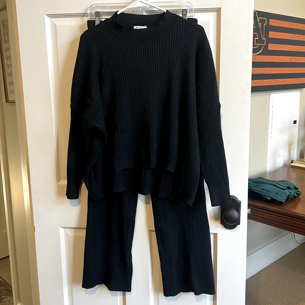 Women’s pantset by Tea and Rose New without Tags